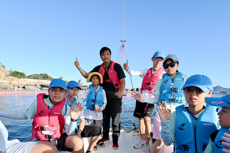 “东山好汉”驾船飞越礁石 成功救下5人——记“中国好人”李利勇